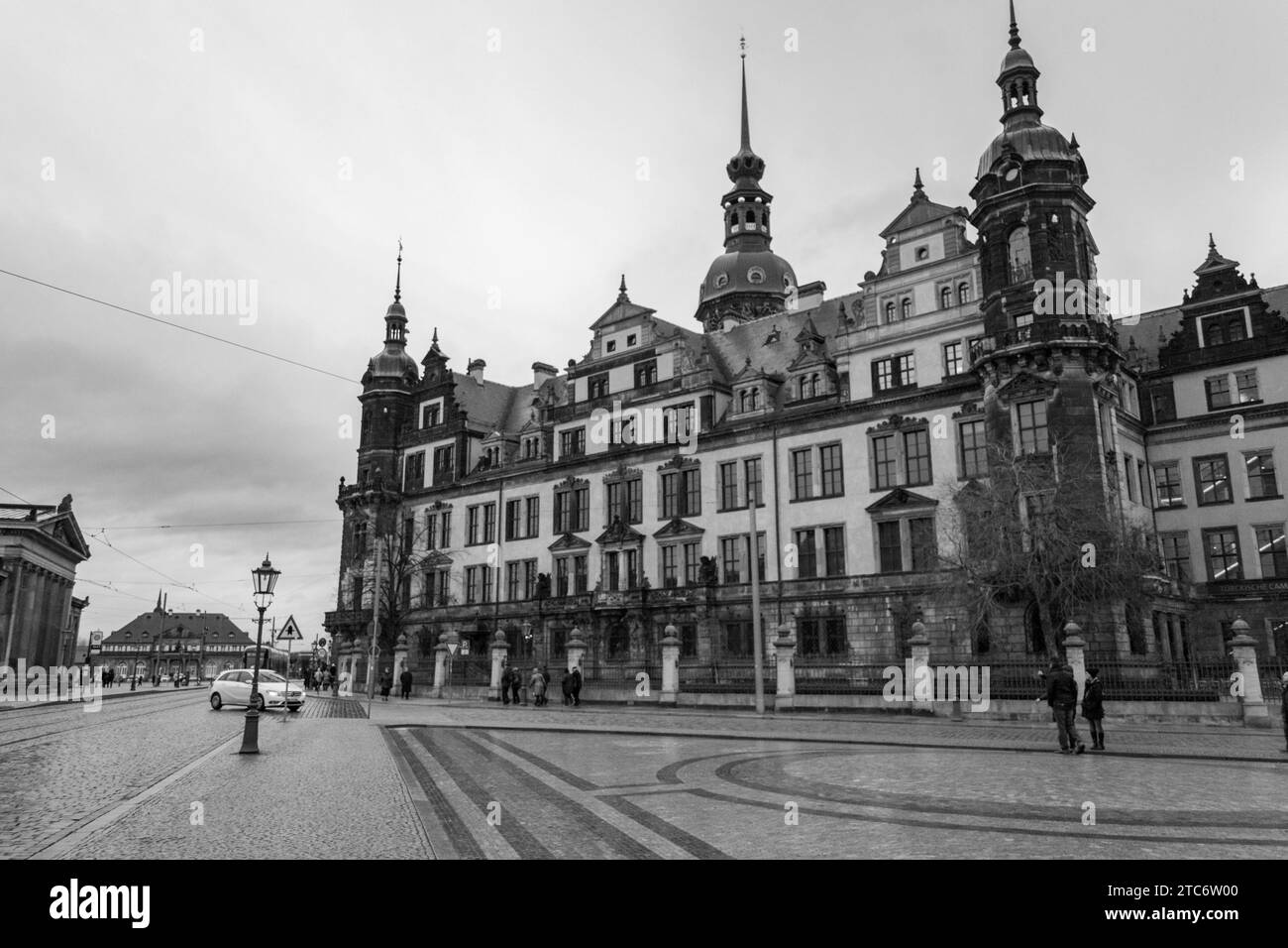 Dresdner Dom und Schloss Sachsen Deutschland. Dresdner Innenstadtplatz mit Dreifaltigkeitsdom, Dresden, Deutschland-19. Dezember 2014 Stockfoto