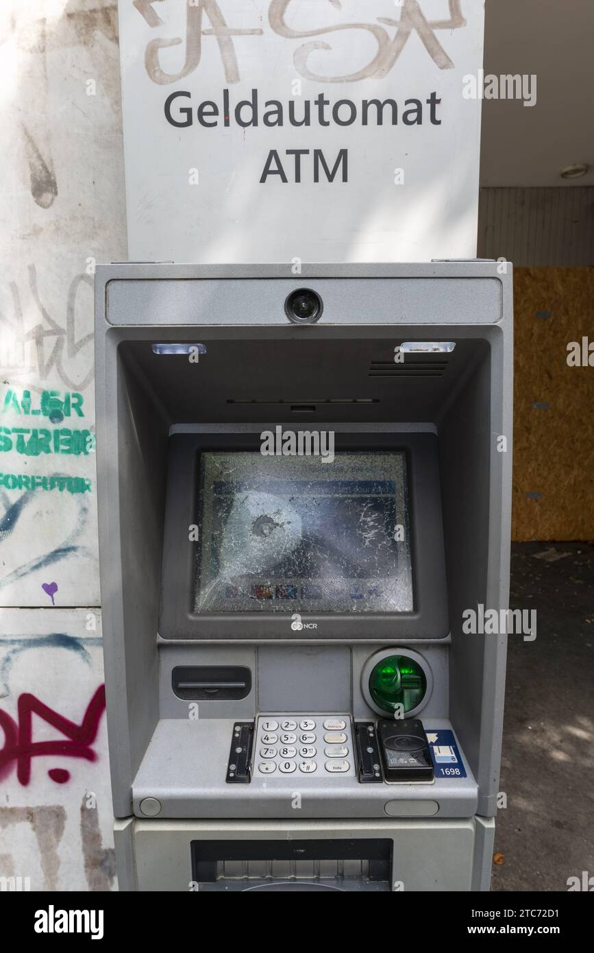 Kaputter Geldautomat, Köln, Nordrhein-Westfalen, Deutschland, Europa Stockfoto