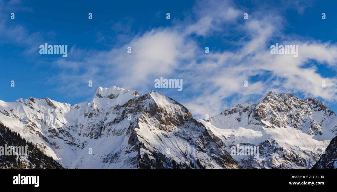 Bergpanorama im Winter von der Unteren Lugenalpe, 1414m, zum Schneck, 2268m, Himmelhorn, 2113 m, mit Rädlergrat und großer Wilder, 2379 m, in der Nähe Stockfoto