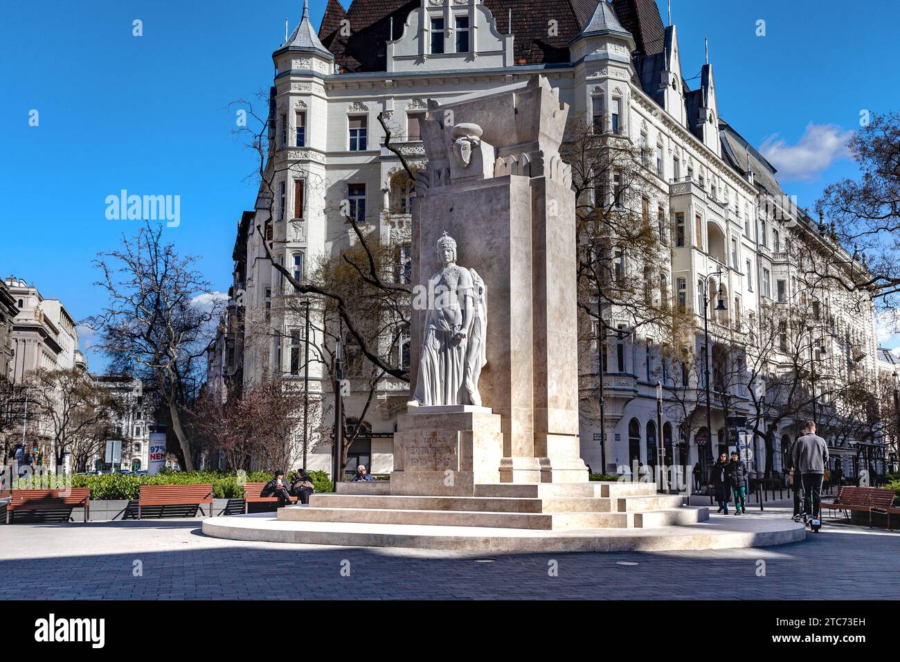 BUDAPEST, UNGARN – 16. MÄRZ 2023: Dies ist eine allegorische Figur Ungarns auf dem Denkmal für die Nationalmärtyrer von 1918–1919. Stockfoto