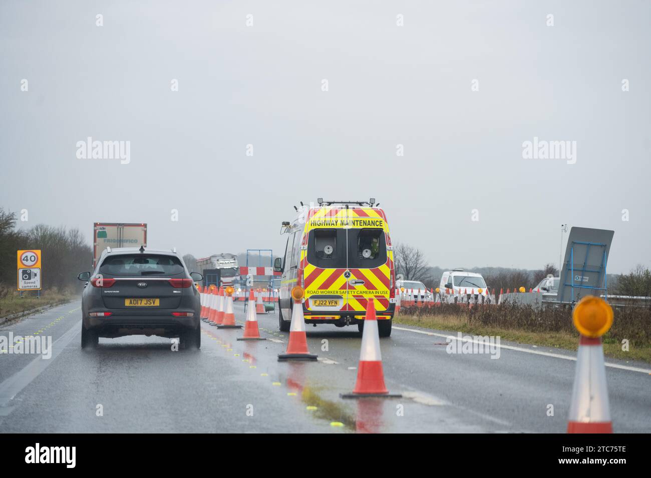 Straßenarbeiter-Sicherheitskamera Highway Maintenance Van auf der britischen Autobahn Stockfoto