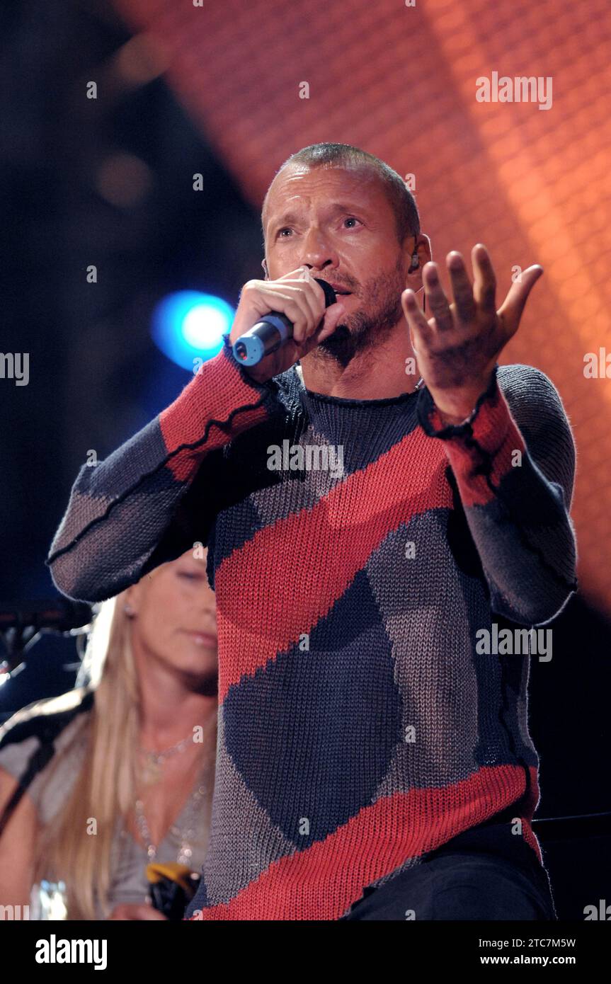 Verona Italien 2007-09-07: Biagio Antonacci, italienischer Sänger, während eines Live-Konzerts in der Festivalbar 2007 Stockfoto