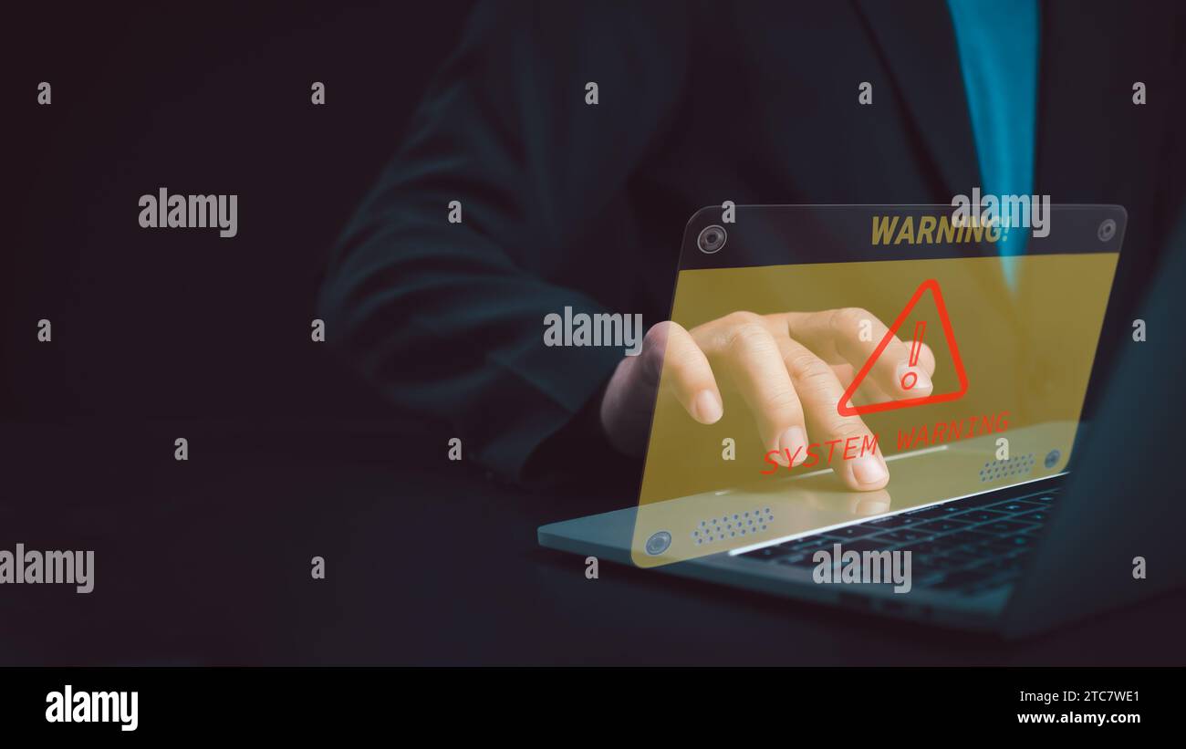 Cybersicherheit und Cyberkriminalität, Warnmeldung über Systemhackungen auf Laptop, Cyberangriff auf Computernetzwerk, Virus, Spyware, Malware oder schädliche Software, Stockfoto