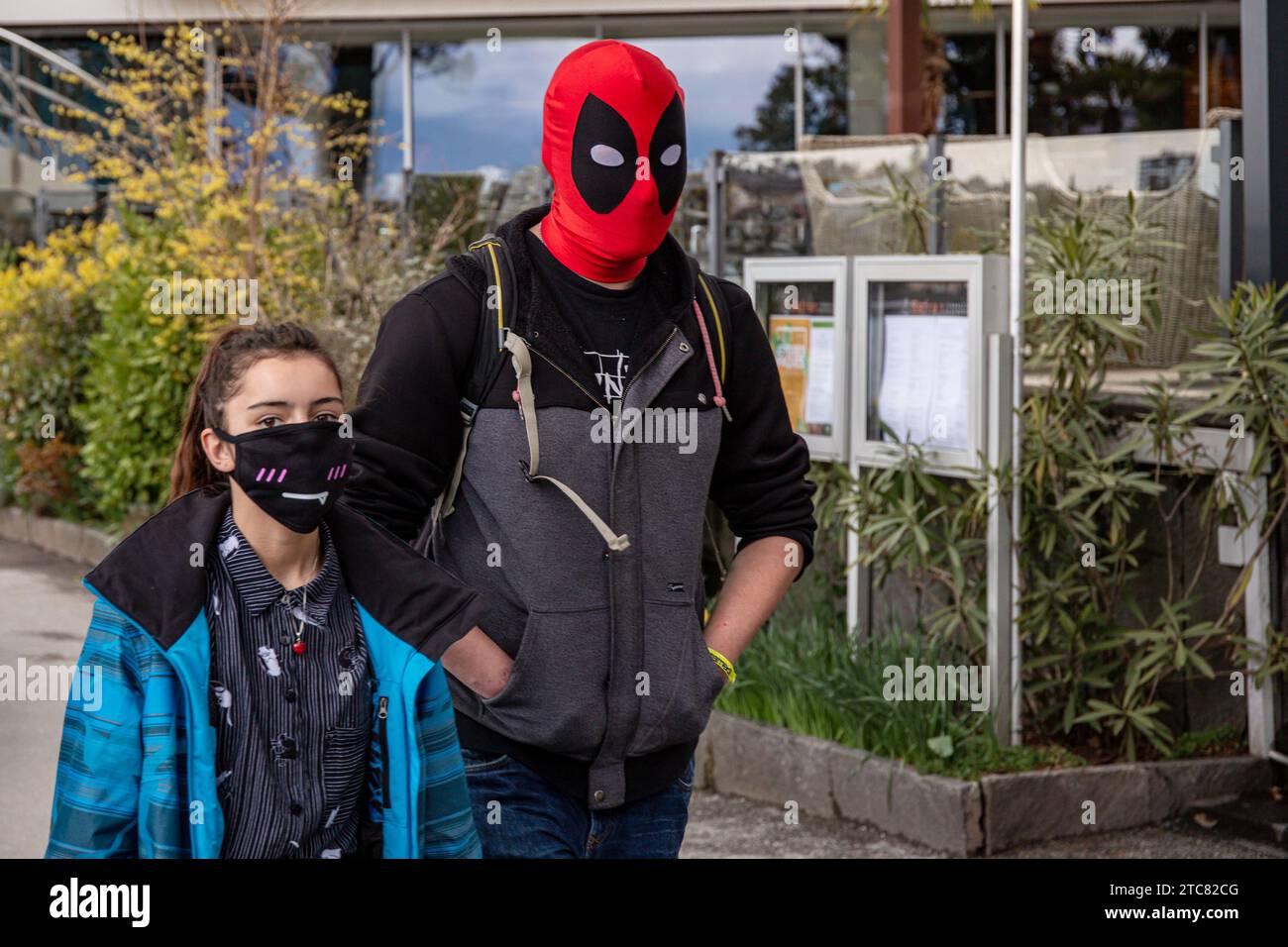 Montreux, Schweiz - 31. März 2018: Teenager in Spider-man-Kostüm gehen zur Polymanga-Konferenz, die der Populärkultur, Manga und gewidmet ist Stockfoto