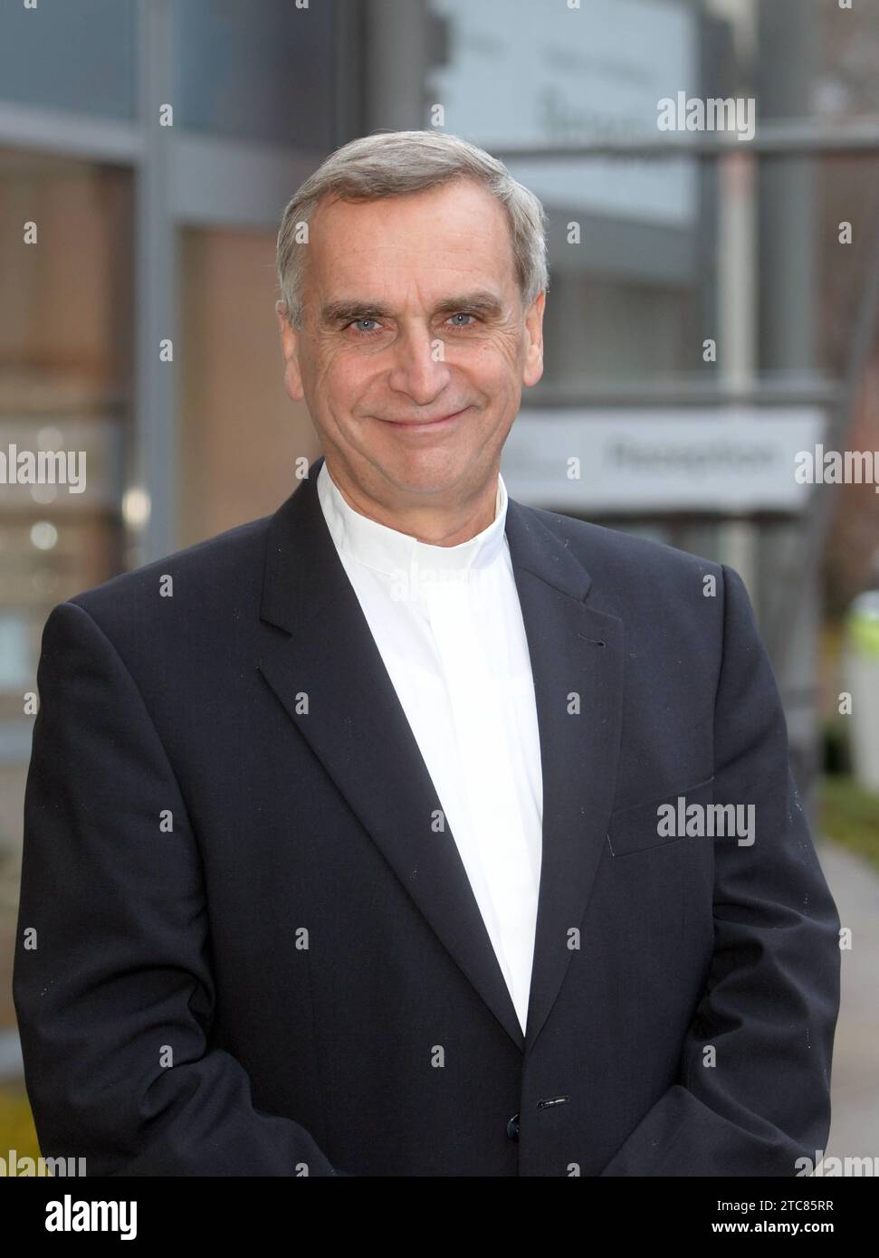 Zum neuen stellvertretenden Vorsitzenden im Deutschen Nationalkomitee des Lutherischen Weltbundes LWB wurde am 11.12.2023 bei der Versammlung im hannoverschen Stephansstift der bayerischen Oberkirchenrat Michael Martin gewaehlt Foto. Siehe epd-Meldung vom 11.12.2023 REDAKTIONELLE VERWENDUNG NUR *** Michael Martin aus Bayern wurde auf der Sitzung in St. St. zum neuen stellvertretenden Vorsitzenden des Deutschen Nationalkomitees des Lutherischen Weltbundes LWB gewählt Kloster Stephens in Hannover am 11. Dezember 2023 Foto siehe epd-Bericht vom 11. Dezember 2023 NUR REDAKTIONELLE VERWENDUNG Copyright: epd-bild/NancyxHeusel epd-Weltbun Stockfoto