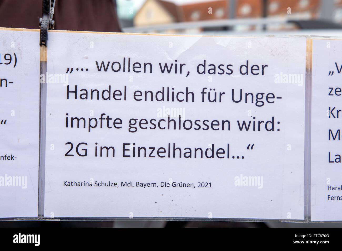 Karlsruhe, 10. Dezember 2023: Großdemo für die Aufarbeitung der Coronamaßnahmen. Dabei war gegen die Bundestagsabgeordneten, die für die einrichtung Stockfoto