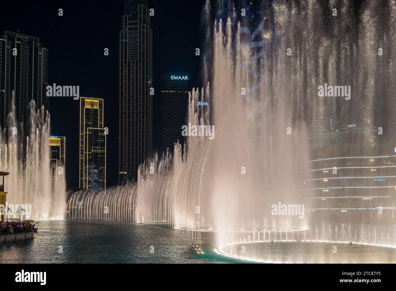 Nachtblick, Wasserspiel Am Burj Khalifa Lake, Burk Khalifa, Downtown, Dubai, Vereinigte Arabische Emirate, Asien Stockfoto