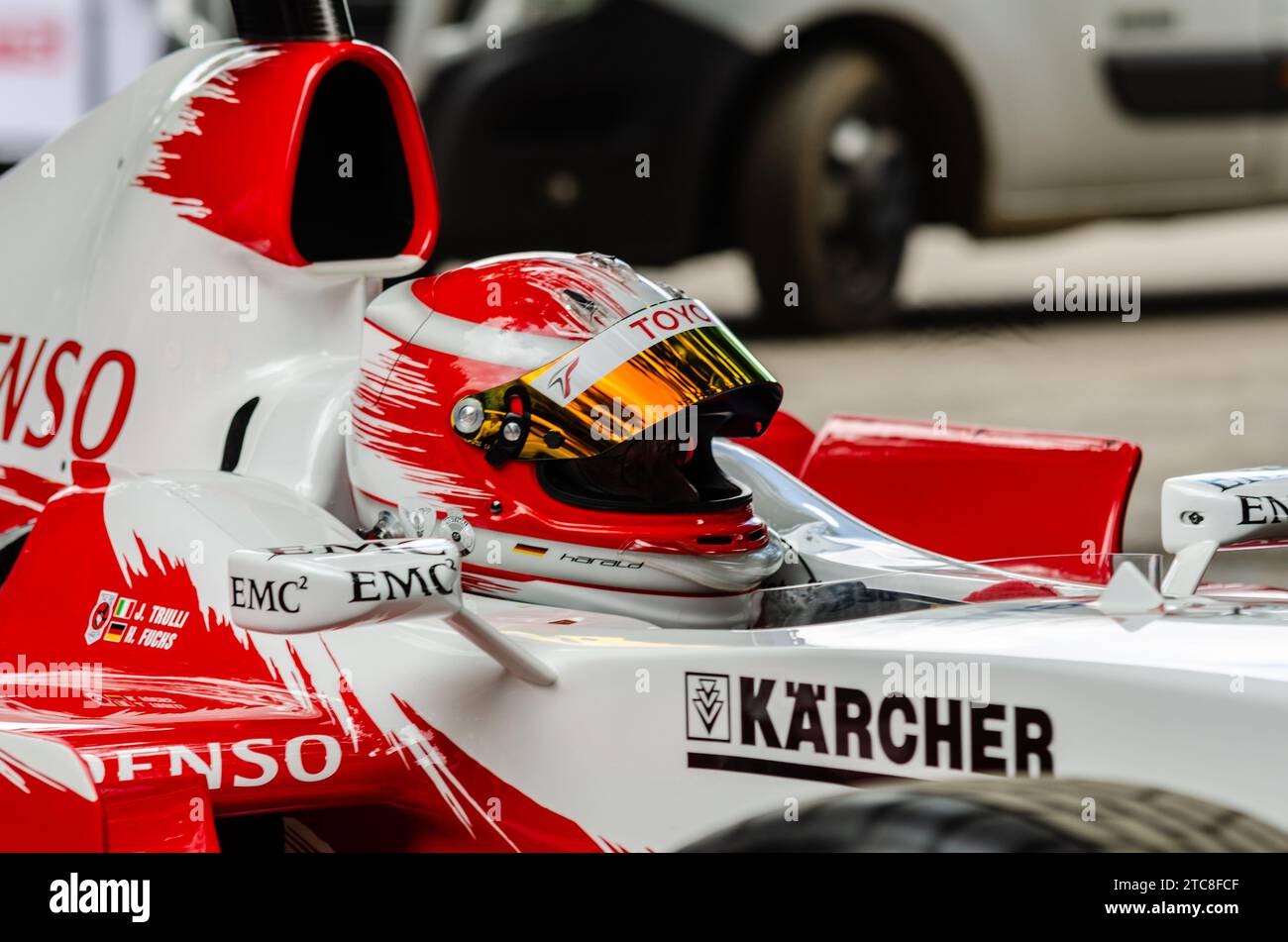 2005 Toyota TF105 Formel 1, Grand Prix Auto gefahren von Harald Fuchs beim Goodwood Festival of Speed 2016. Auto von Jarno Trulli Stockfoto