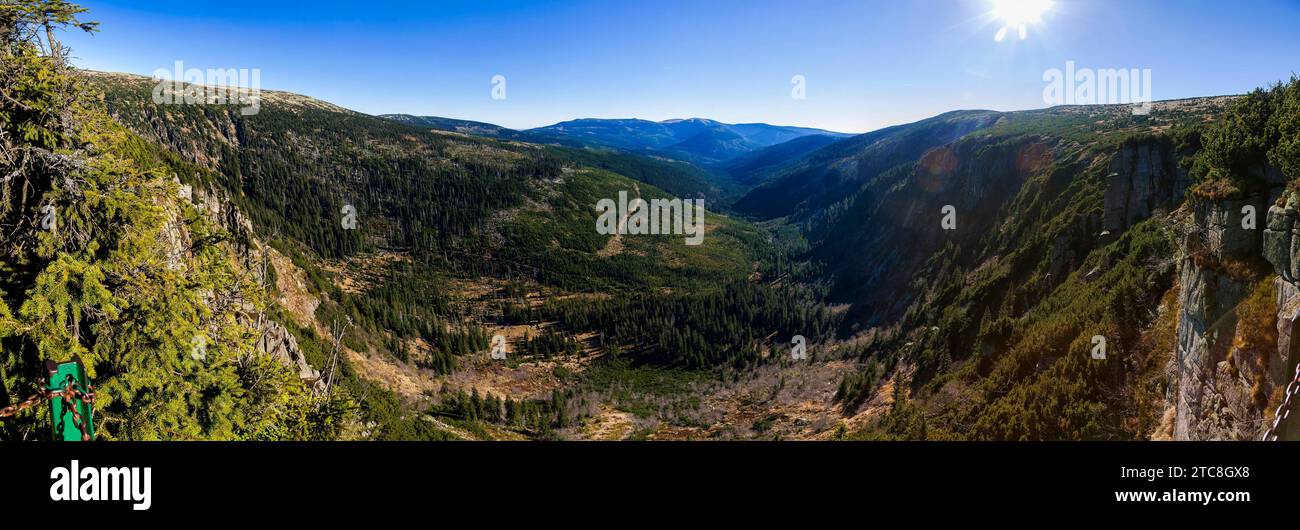 CZ Krkonosey Horni Misecky das Krkonose-Gebirge ist das höchste Gebirge in Tschechien und Schlesien. Es erstreckt sich entlang der Grenze Stockfoto