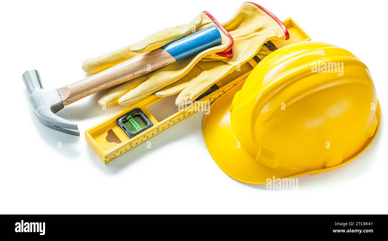 Helmhandschuhe Niveauhammer Bauwerkzeuge isoliert auf weiß Stockfoto