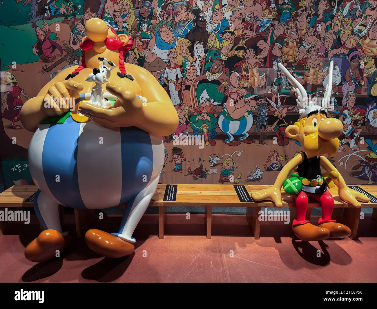 Figuren aus dem Asterix- und Obelix-Comic. Die Ausstellung „Comic, Dreams and History“ im CaixaForum bietet eine Führung durch einige der besten Comics der Geschichte Stockfoto