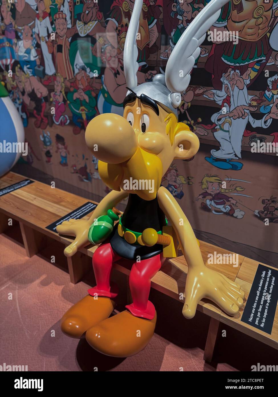 Figuren aus dem Asterix- und Obelix-Comic. Die Ausstellung „Comic, Dreams and History“ im CaixaForum bietet eine Führung durch einige der besten Comics der Geschichte Stockfoto