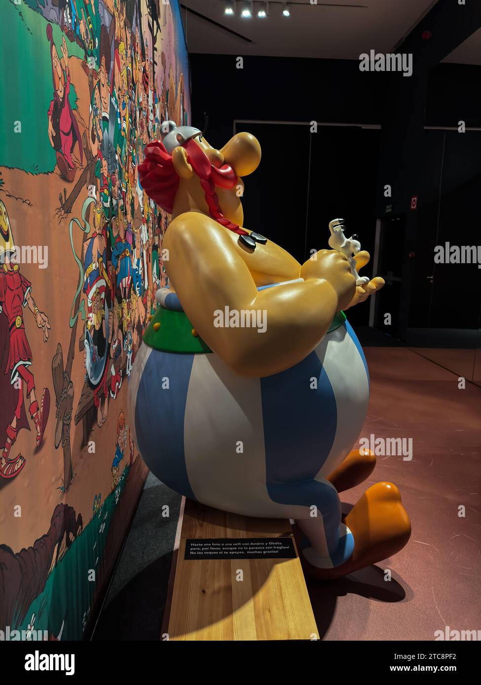 Figuren aus dem Asterix- und Obelix-Comic. Die Ausstellung „Comic, Dreams and History“ im CaixaForum bietet eine Führung durch einige der besten Comics der Geschichte Stockfoto