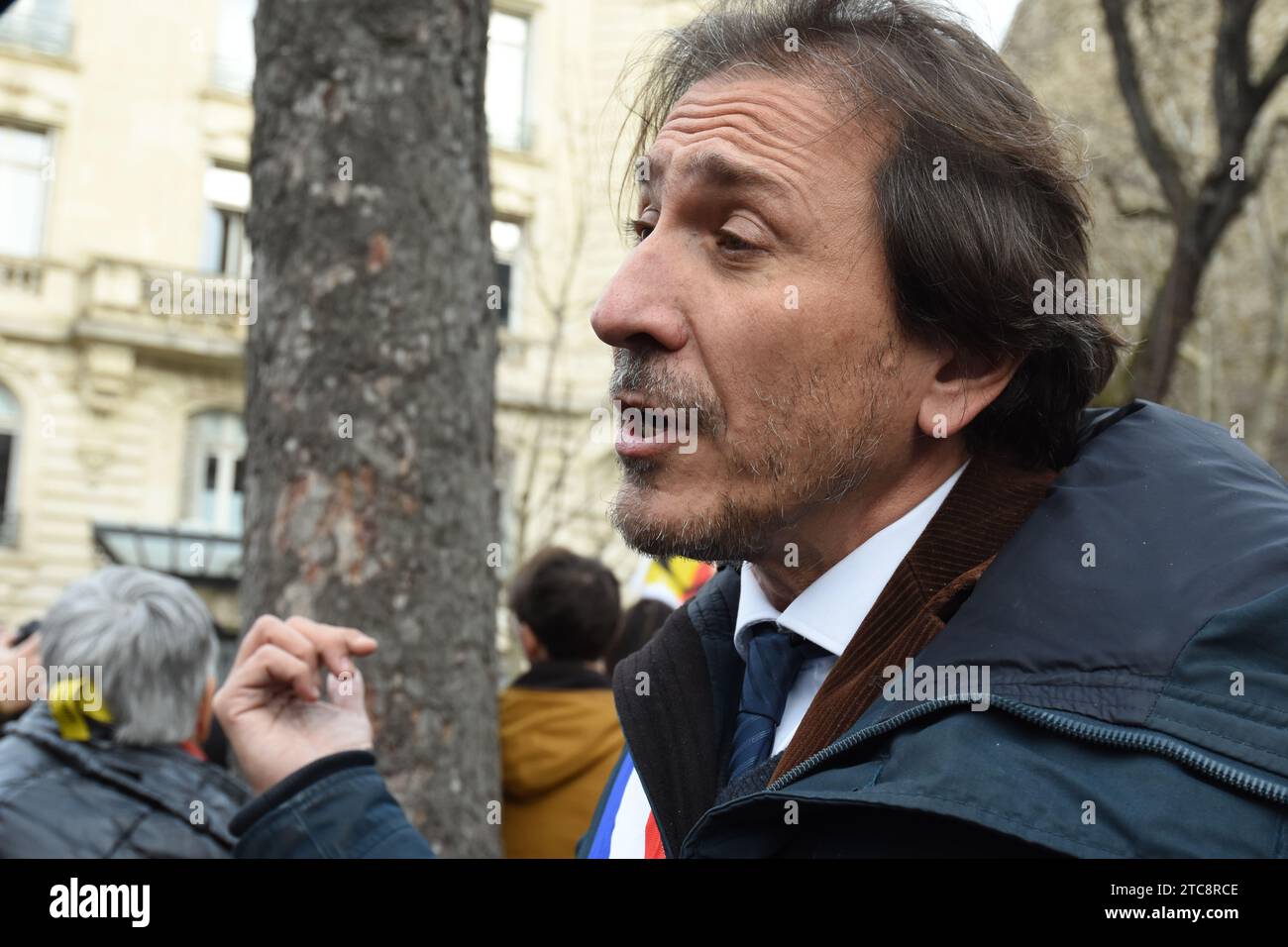 Rassemblement contre la loi Darmanin devant l'assemblée nationale , des élus de la NUPES ainsi que des syndicalistes CGT et Solidaires étaient présents Stockfoto