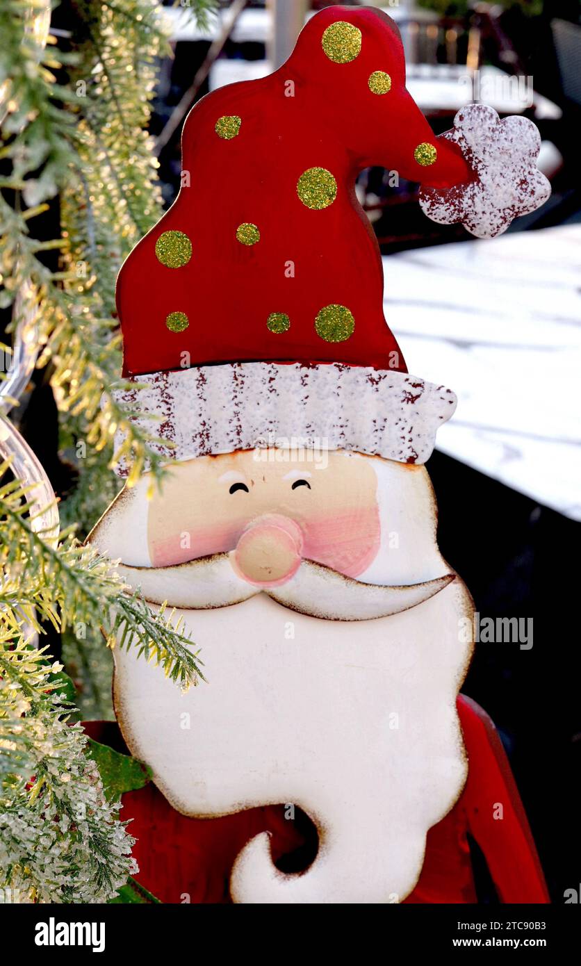 Weihnachtsmann Dekoration Im Freien Lächelndes Gesicht Stockfoto