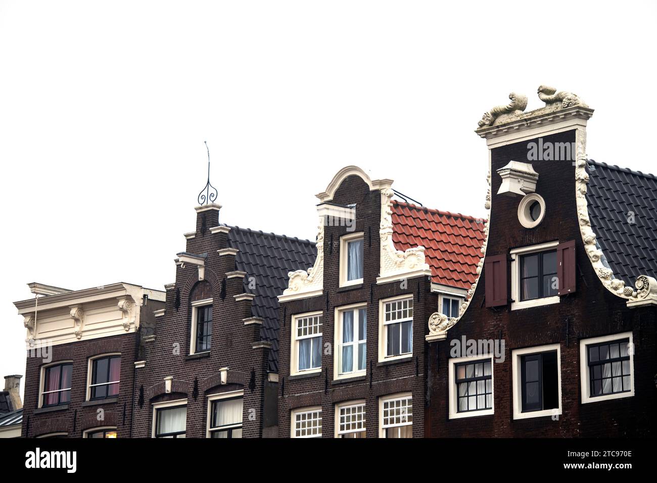Alte Häuser und traditionelle Architektur in Amsterdam, Niederlande Stockfoto