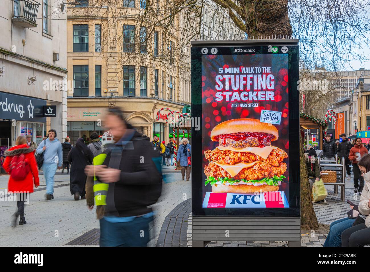 Digital Advertising Screen Cardiff Dezember 2023 Stockfoto