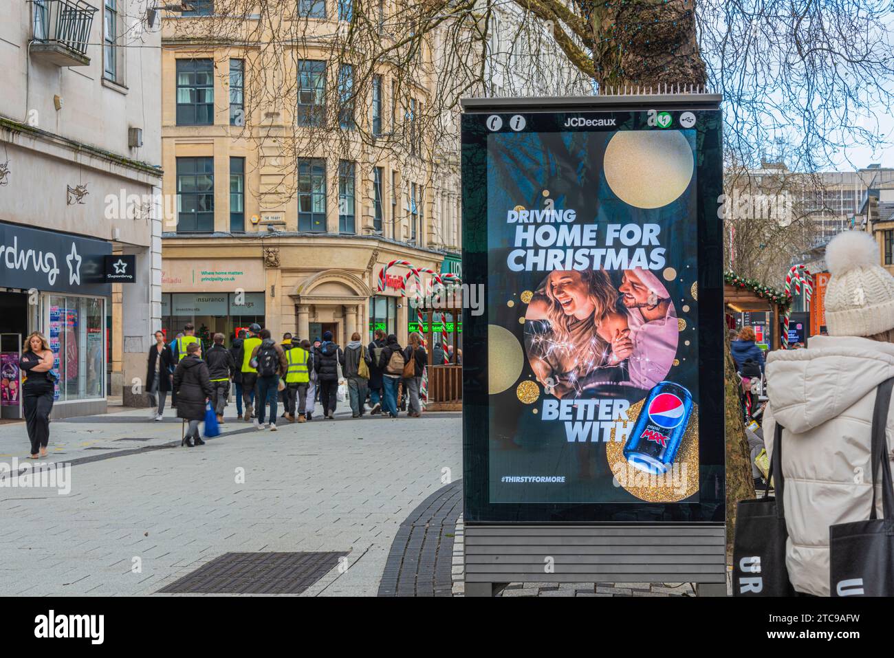 Digital Advertising Screen Cardiff Dezember 2023 Stockfoto