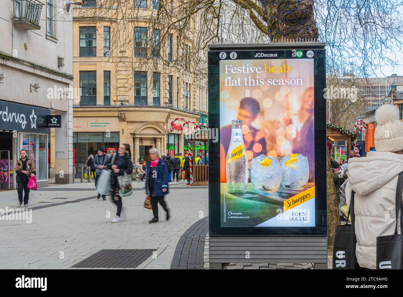 Digital Advertising Screen Cardiff Dezember 2023 Stockfoto