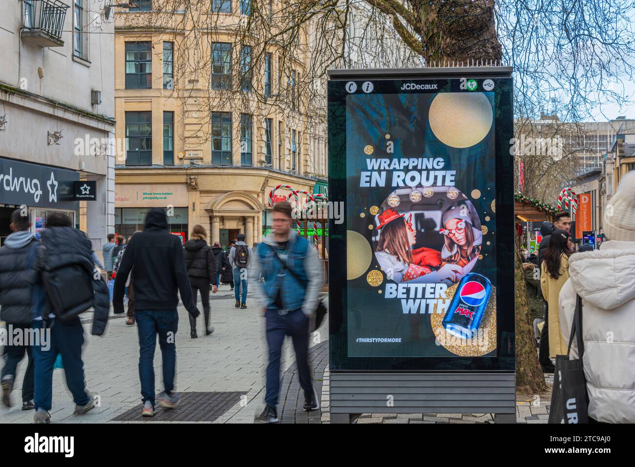 Digital Advertising Screen Cardiff Dezember 2023 Stockfoto