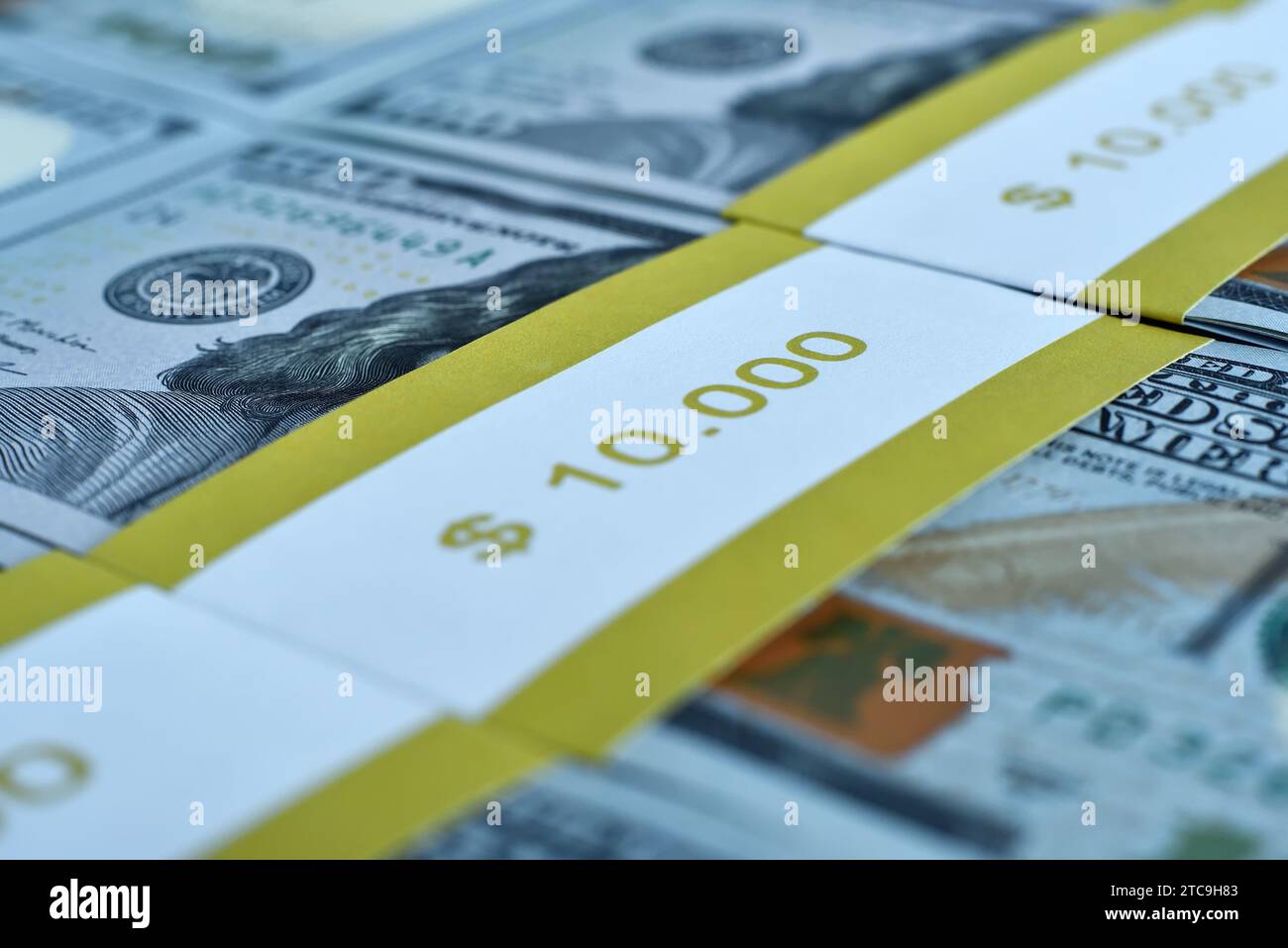 US-Dollar-Scheine sind in Bündeln gestapelt. Business, Finance und Economic Success Konzept. Nahaufnahme Stockfoto