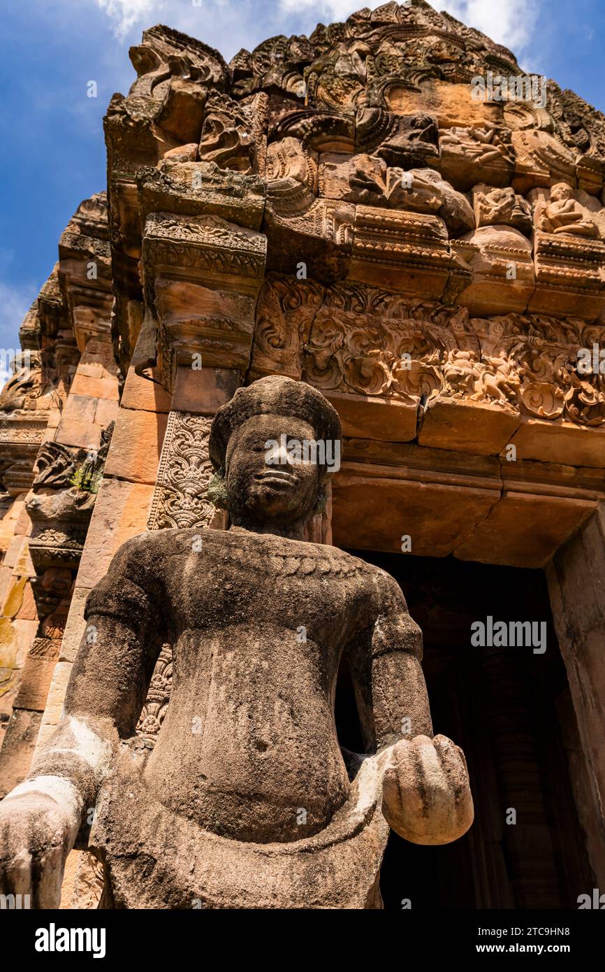 Prasat Phanom Sprosse, alter Khmer-Hindu-Tempel, Guardian-Gott-Statue im Hauptschrein, Buri RAM, Isan, Thailand, Südostasien, Asien Stockfoto