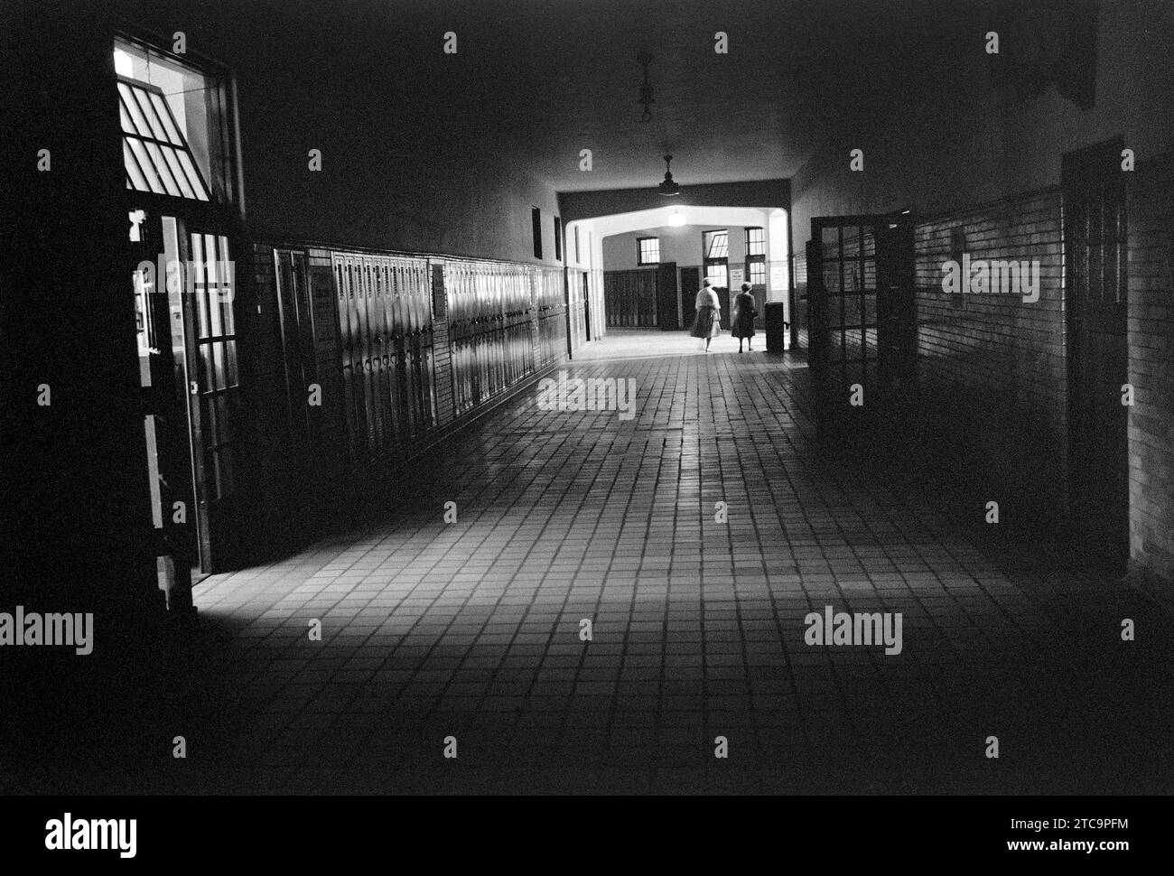 Der Flur an der Central High School war fast leer, während der Zeit war er geschlossen, anstatt zu integrieren, Little Rock, Arkansas, USA, Thomas J. O'Halloran, U.S. News & World Report Magazine Photograph Collection, September 1958 Stockfoto