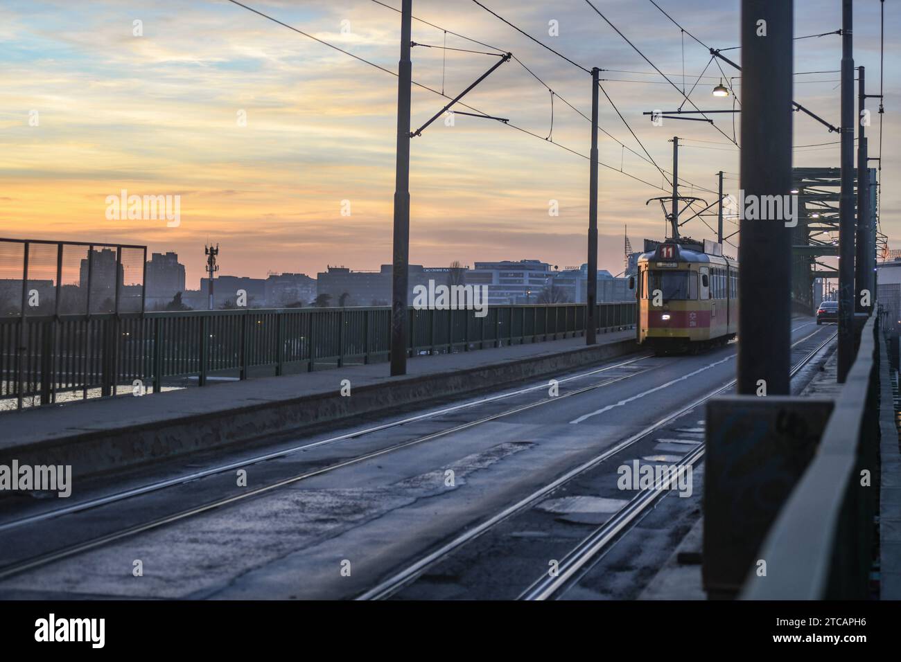 Sonnenuntergang in Belgrad: Ada-Brücke. Serbien Stockfoto