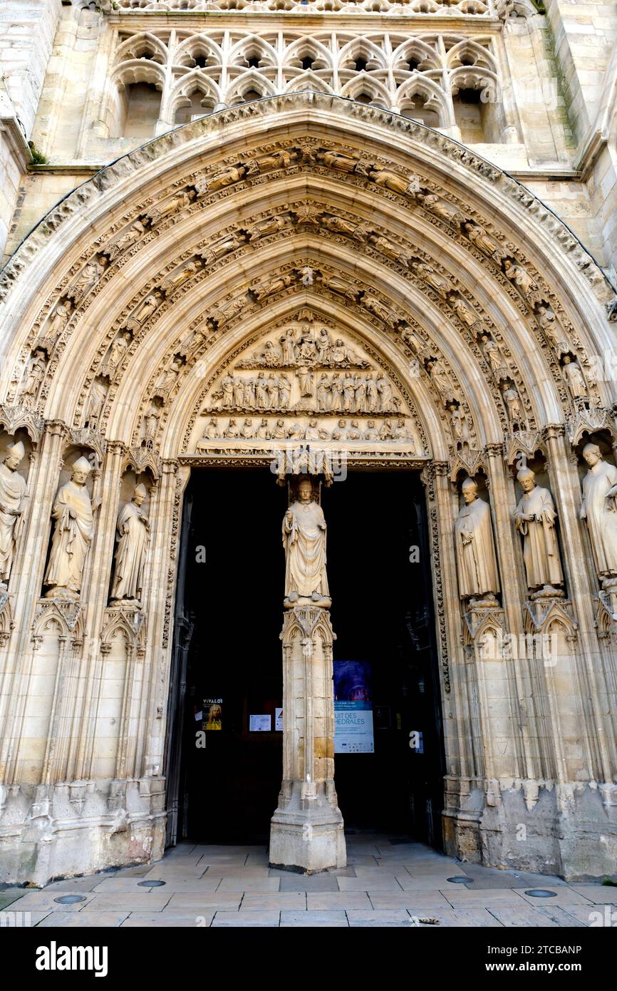 Äußere von Eglise Notre Dame in Bordeaux in Frankreich Stockfoto