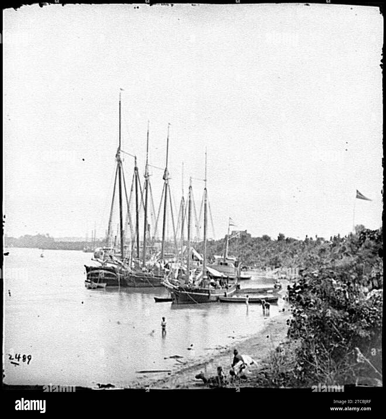 White House Landing, VA Blick flussabwärts mit Versorgungsschiffen Stockfoto