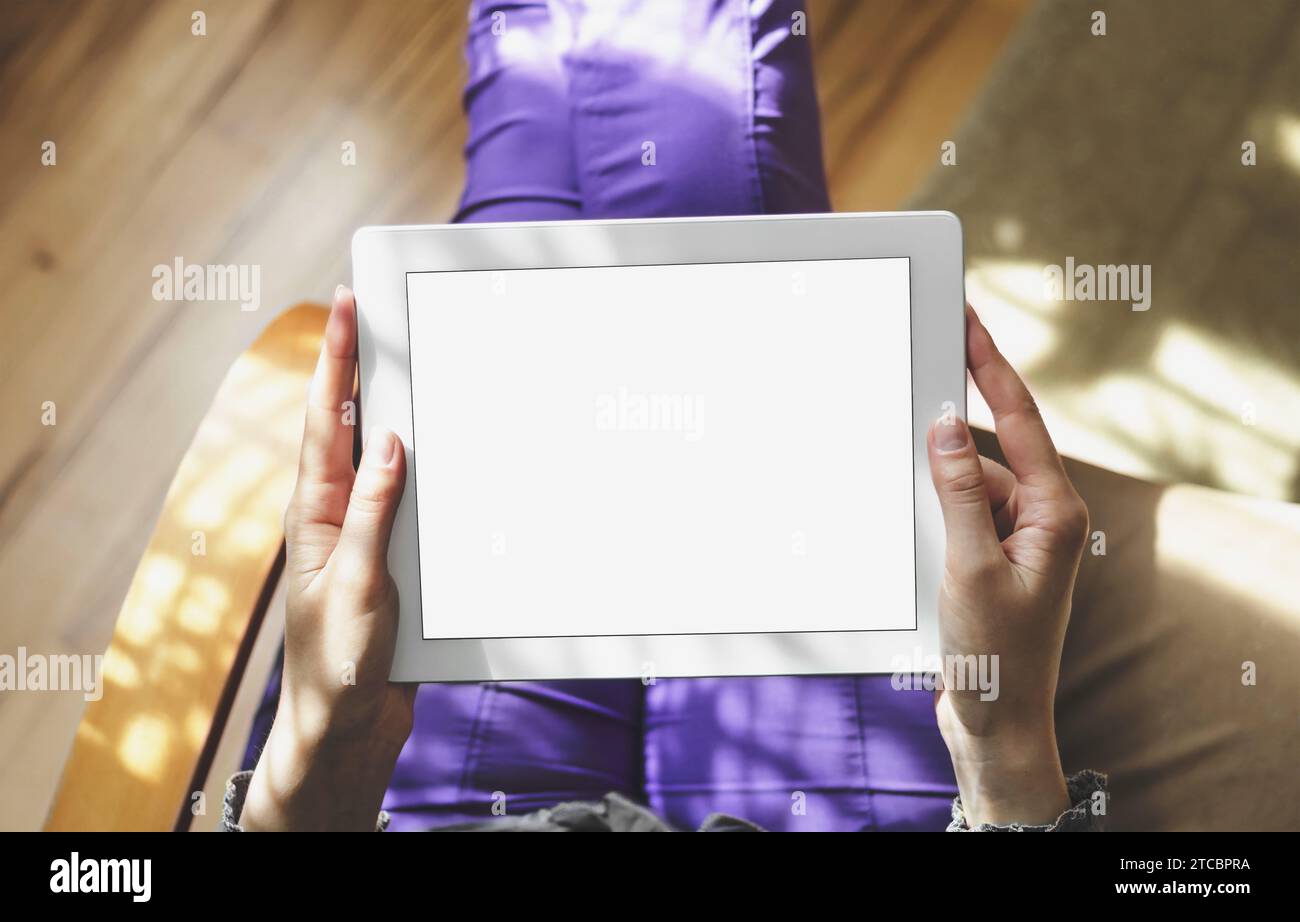 Handgriffe mit leeren Bildschirmen vor weißem Hintergrund, perfekt für Werbung Stockfoto