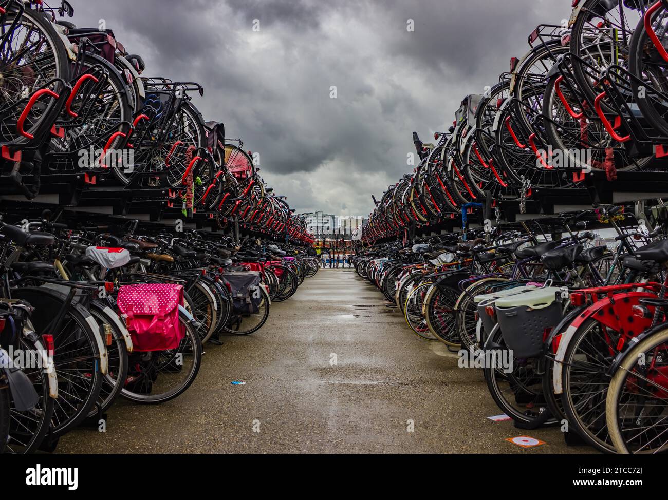 Ein Bild von einem Fahrradparkplatz in Amsterdam Stockfoto