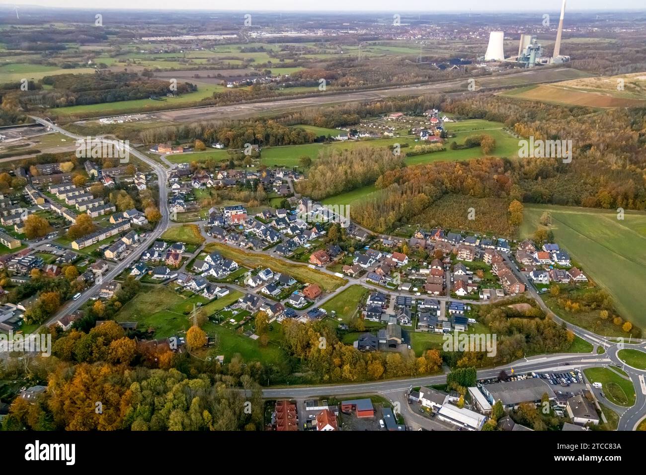 Luftaufnahme, Wohngut Jahnstraße mit Buchweizenkamp und an der Dorndelle, im Hintergrund Waldgebiet mit dem Kleingartenverein K Stockfoto