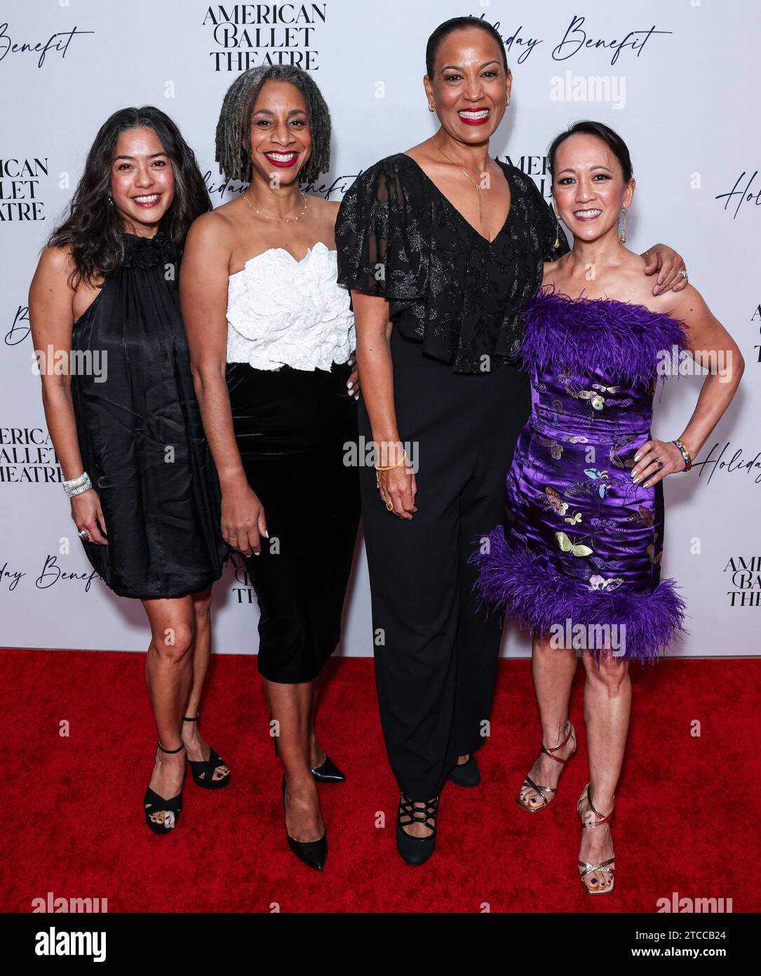 Beverly Hills, Usa. Dezember 2023. BEVERLY HILLS, LOS ANGELES, KALIFORNIEN, USA - 11. DEZEMBER: Michelle Agnew, Carla Vernon, Julianna Edwards und Alissa Hsu Lynch kommen am American Ballet Theatre's Holiday Benefit 2023 an, das am 11. Dezember 2023 im Beverly Hilton Hotel in Beverly Hills, Los Angeles, Kalifornien, USA stattfindet. (Foto: Xavier Collin/Image Press Agency) Credit: Image Press Agency/Alamy Live News Stockfoto