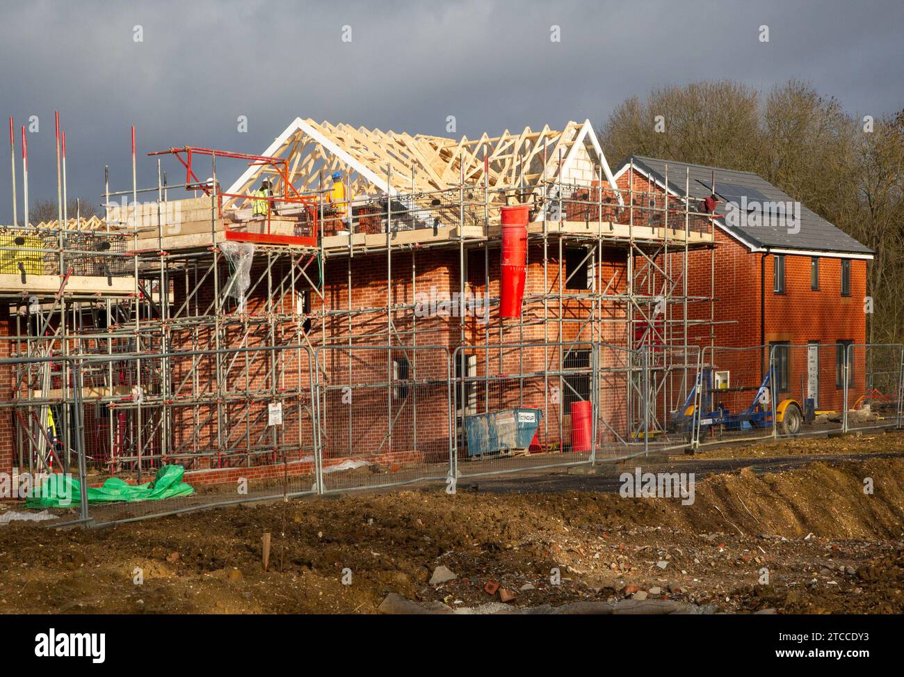 Baustellenbau neue Häuser, Persimmon Wohnsiedlung, Honours Meadow, Rendlesham, Suffolk, England, Großbritannien Stockfoto