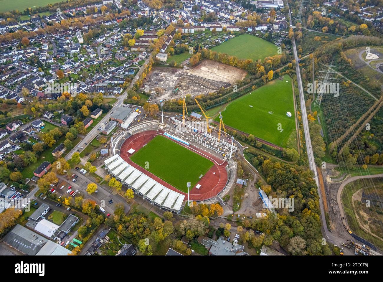 Luftaufnahme, Lohrheidestadion Fußball- und Leichtathletikstadion der SG Wattenscheid 09, Baustelle mit neuer Westtribüne, Baustelle mit Stockfoto