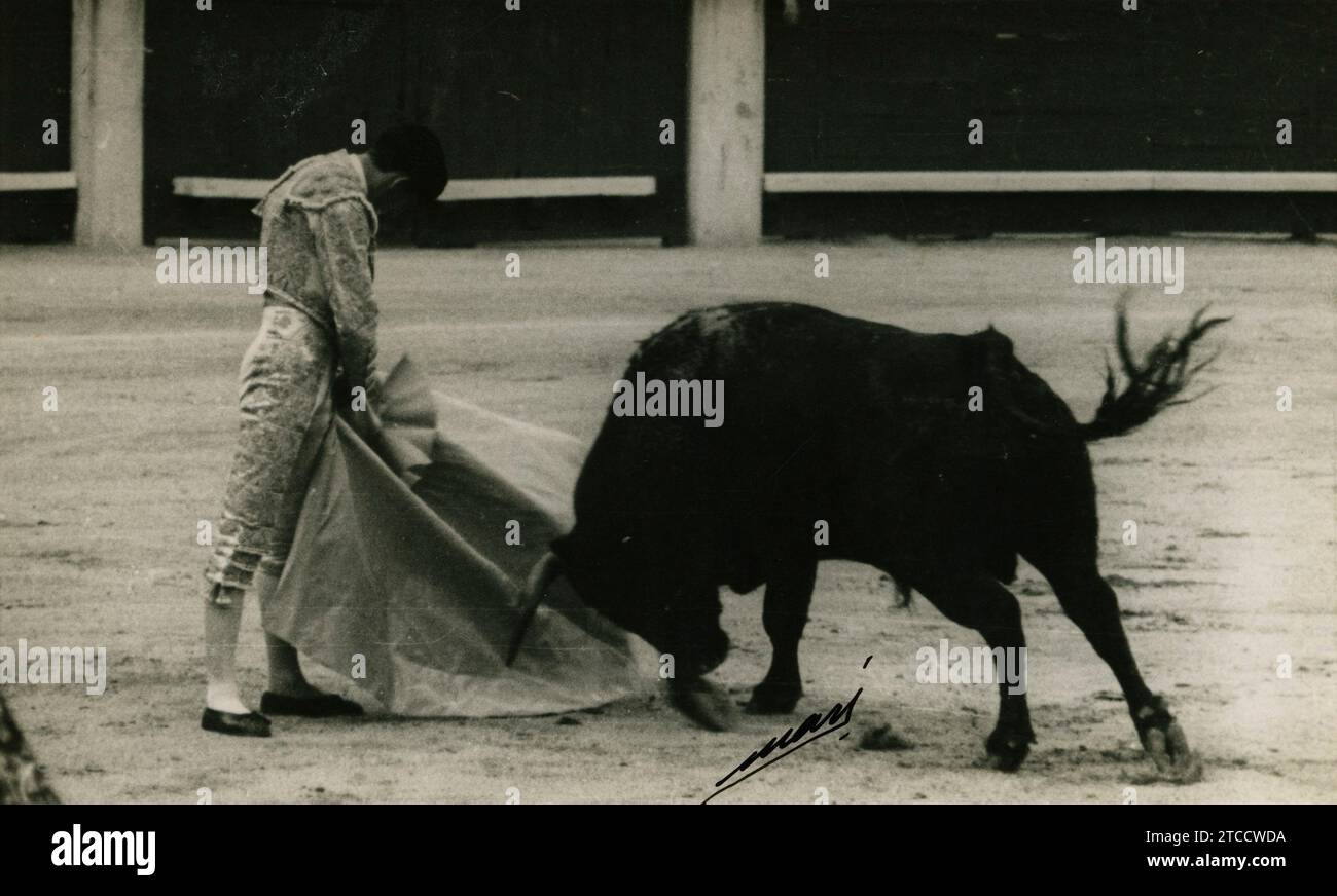 Madrid. 1940 (CA.) Manolete kämpft mit dem cape in Las Ventas. Quelle: Album/Archivo ABC Stockfoto