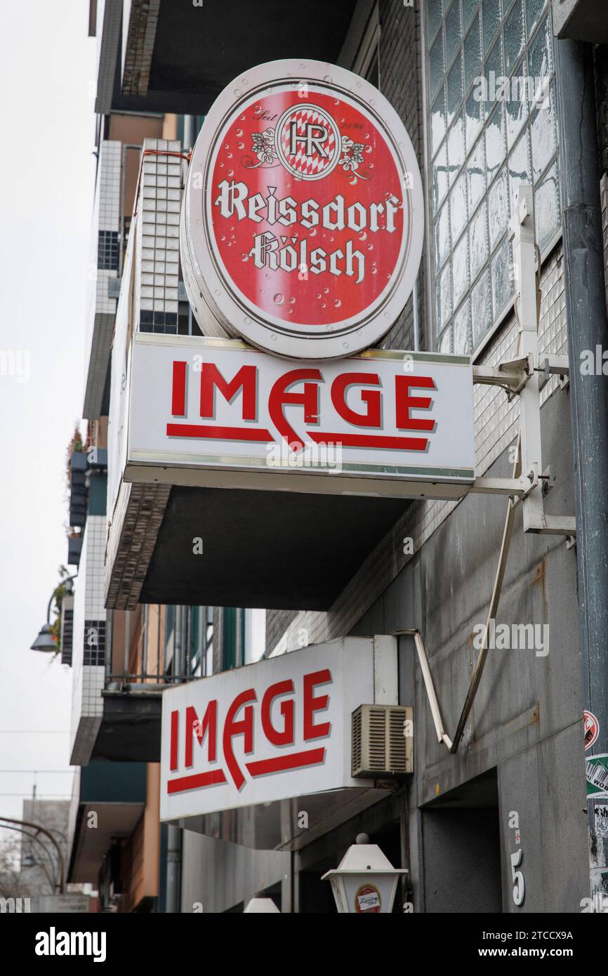 Schild des Pubs mit dem Namen Image im Stadtzentrum, Köln, Deutschland. Schild der Kneipe Image im Zentrum, Köln, Deutschland. Stockfoto
