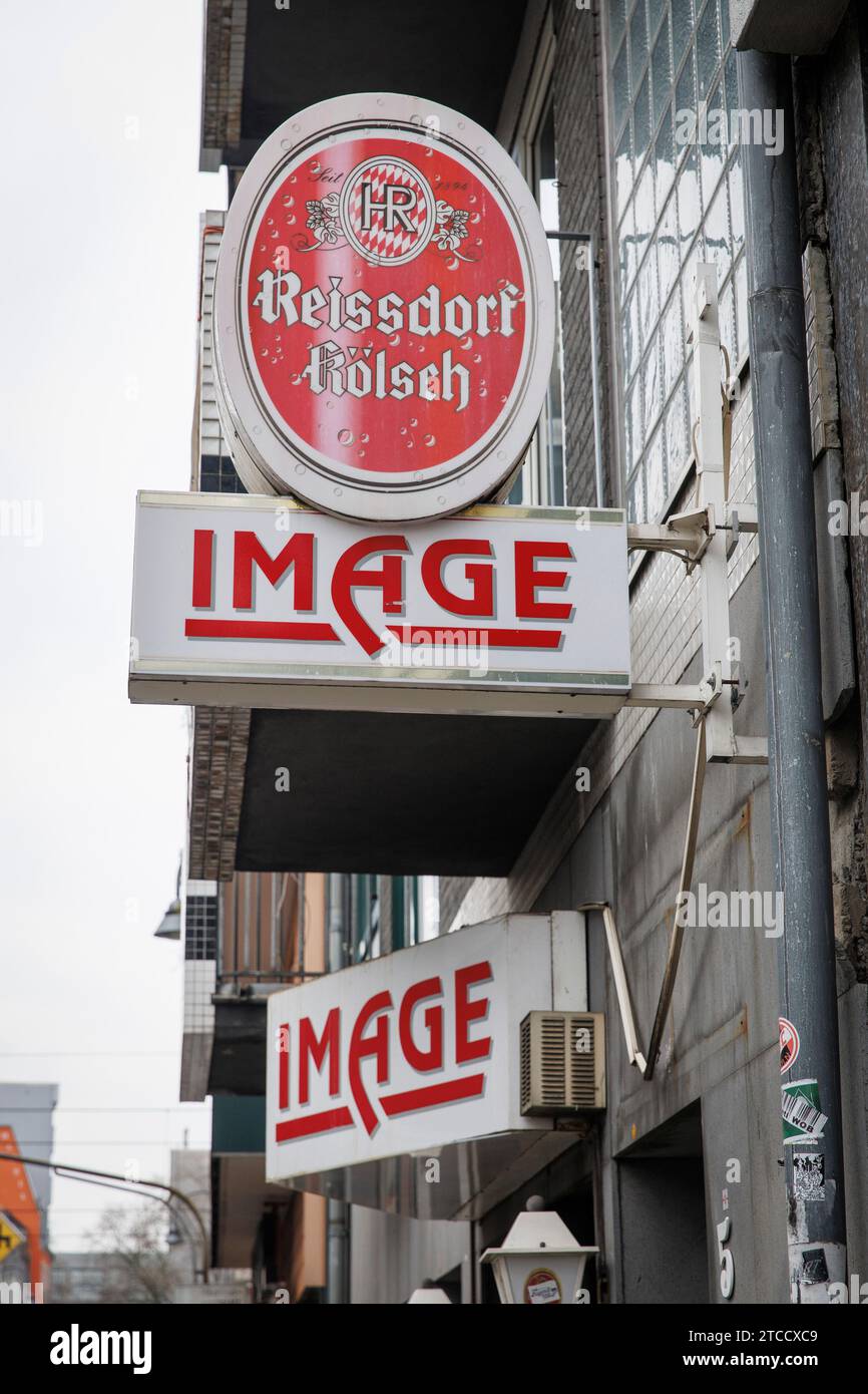 Schild des Pubs mit dem Namen Image im Stadtzentrum, Köln, Deutschland. Schild der Kneipe Image im Zentrum, Köln, Deutschland. Stockfoto