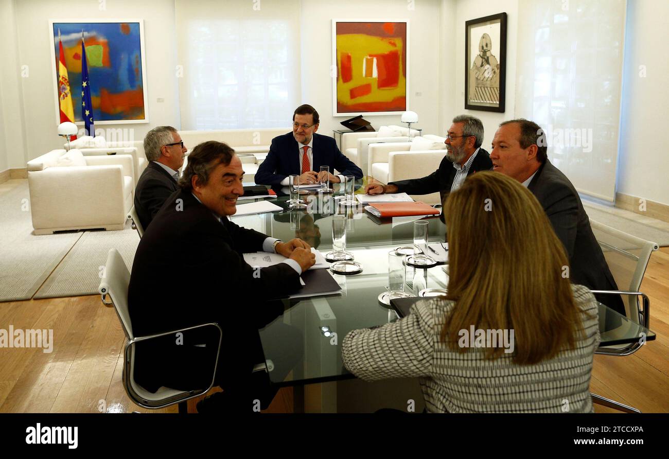 Madrid, 29. Juli 2014. Mariano Rajoy trifft zusammen mit der Arbeitsministerin Fatima Bañez mit Vertretern der CEOE und Cepyme sowie mit den Gewerkschaften Candido Mendez und Ignacio Fernandez Toxo zusammen. Foto Oscar del Pozo ARCHDC. Quelle: Album / Archivo ABC / Oscar del Pozo Stockfoto