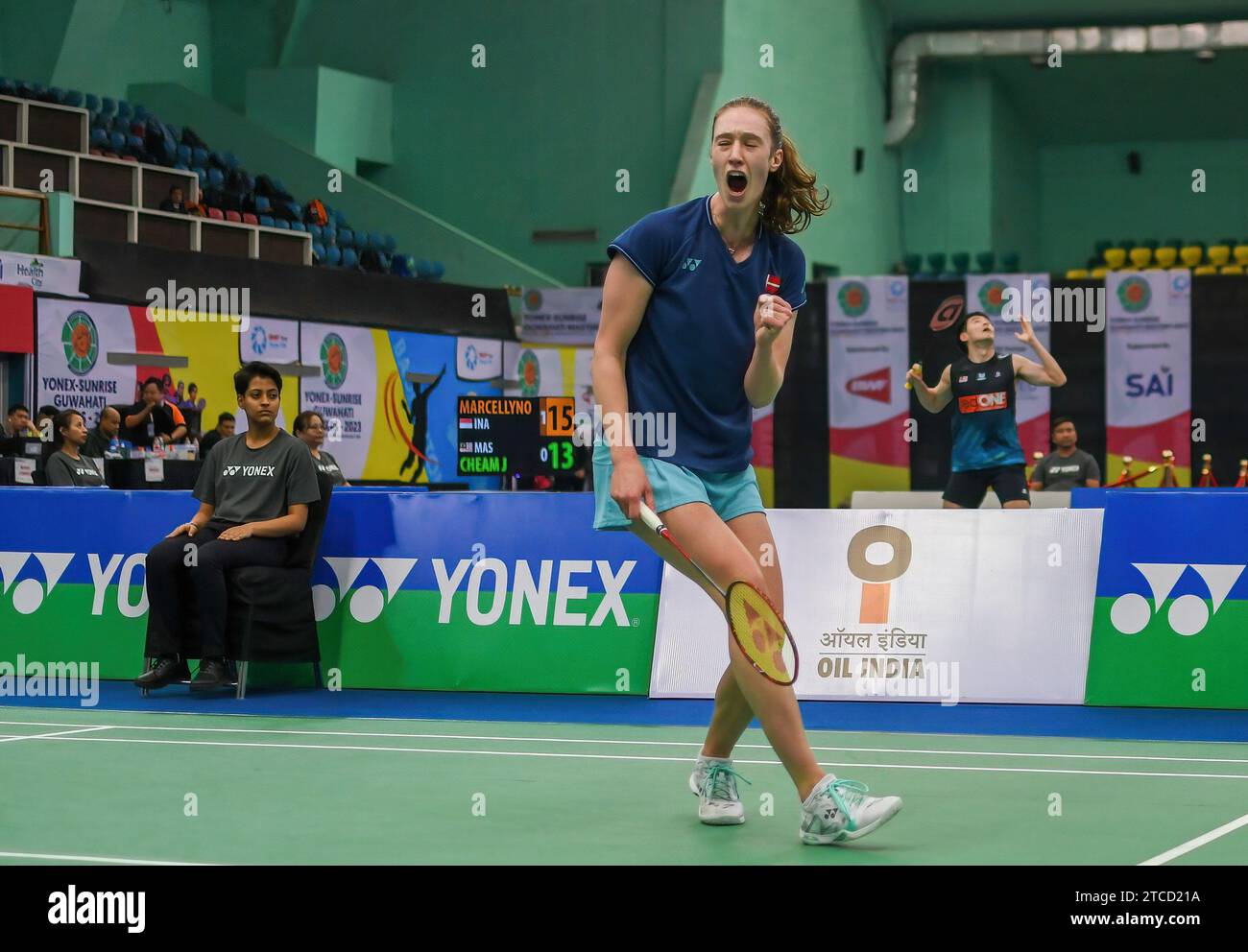 Guwahati, Indien. Dezember 2023. Line Christophersen aus Dänemark feiert im Halbfinale des Yonex-Sunrise Guwahati Masters 2023 Super 100 Damen-Einzel-Badminton-Turniers gegen Wen Chi Hsu aus Taiwan im Sarju Sarai Indoor Sports Complex. Line Christophersen gewann 21:15, 12:21, 21:17. (Foto: Biplov Bhuyan/SOPA Images/SIPA USA) Credit: SIPA USA/Alamy Live News Stockfoto