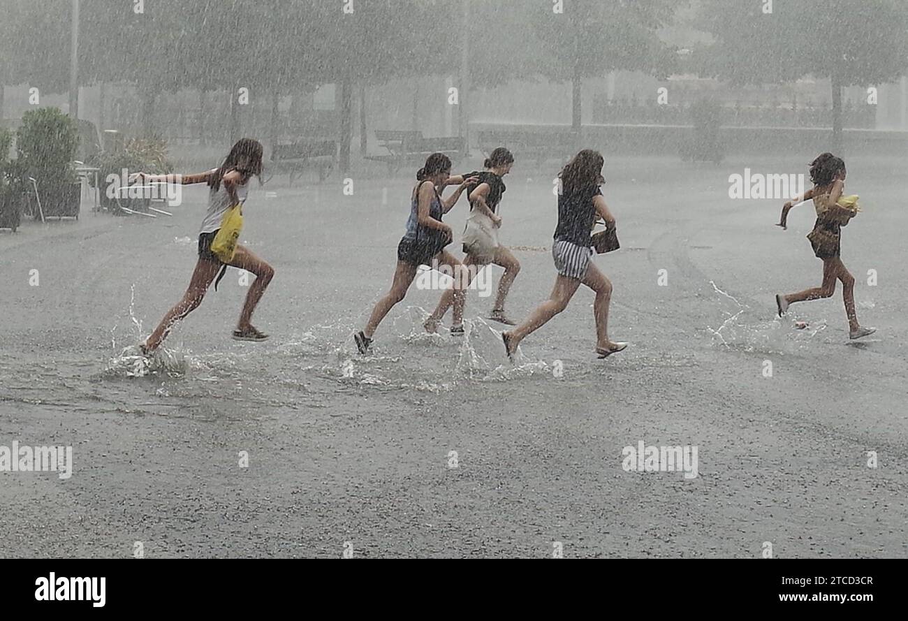Saragossa, 07.11.2018. Starker Sturm aus Wind, Regen und Hagel fällt auf die aragonesische Hauptstadt. Foto: Fabián Simón ARCHDC. Quelle: Album / Archivo ABC / Fabián Simón Stockfoto