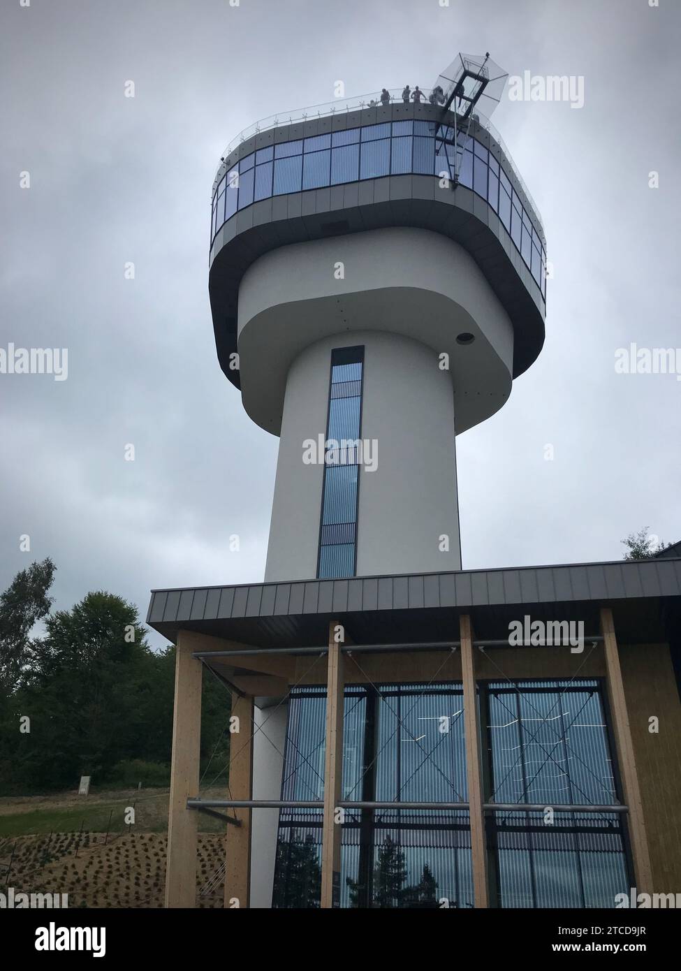 Aussichtsturm der Seilbahn über Solina im Bieszczady-Gebirge Stockfoto