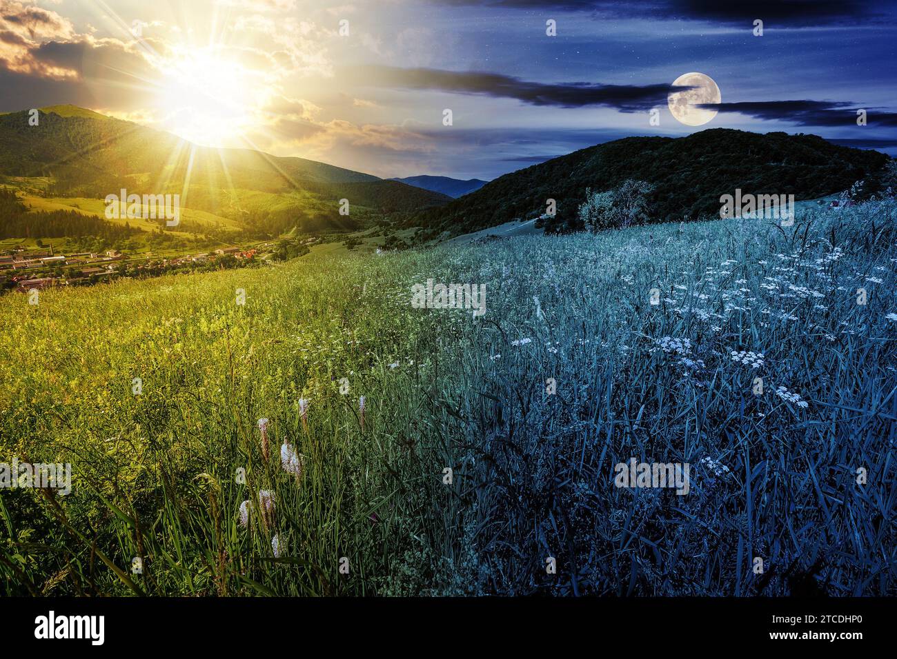 Bergige ländliche Landschaft mit Weide. Kräuter auf dem Hügel und Sonne und Mond am Himmel zur Sommersonnenwende. Tag- und Nachtzeitwechsel. Geheimnisvoll Stockfoto