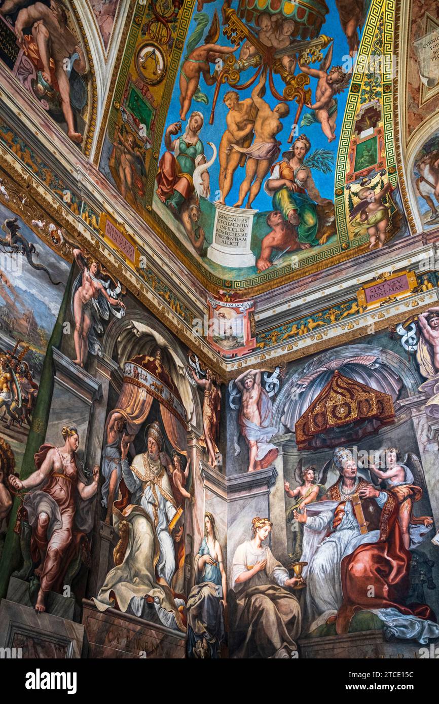 Vatikan, Italien - 9. August 2022 : Saal Raffael im Apostolischen Palast des Vatikanischen Museums Stockfoto