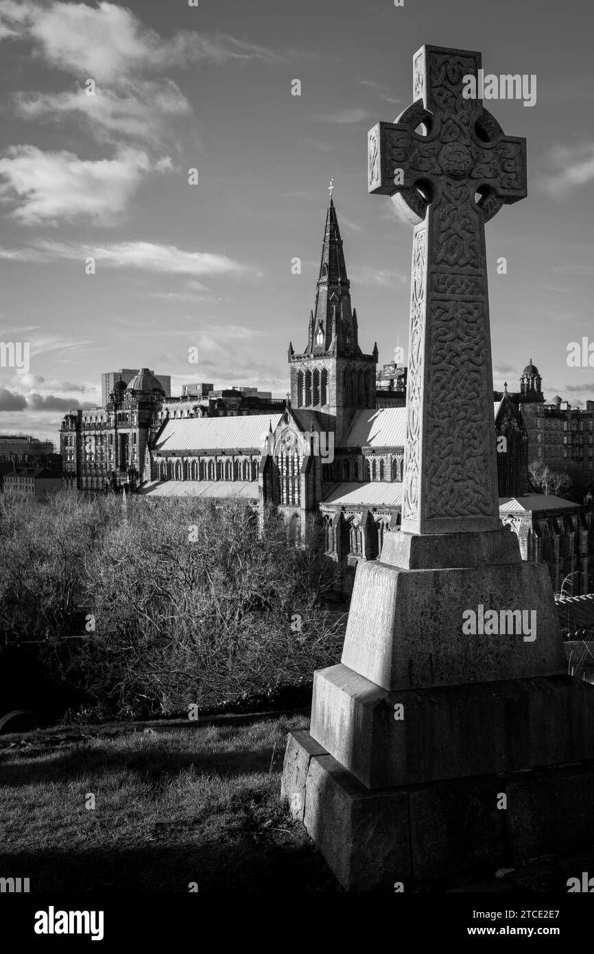 Blick auf die Kathedrale von Glasgow aus der Nekropole Stockfoto