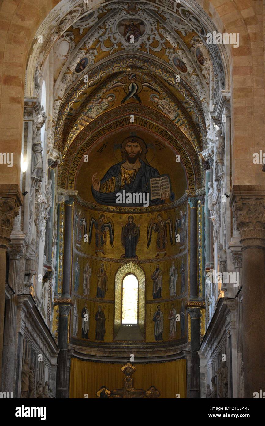 Großes Mosaik Jesu Christi als Innendekoration in der Kathedrale von Cefalù Stockfoto