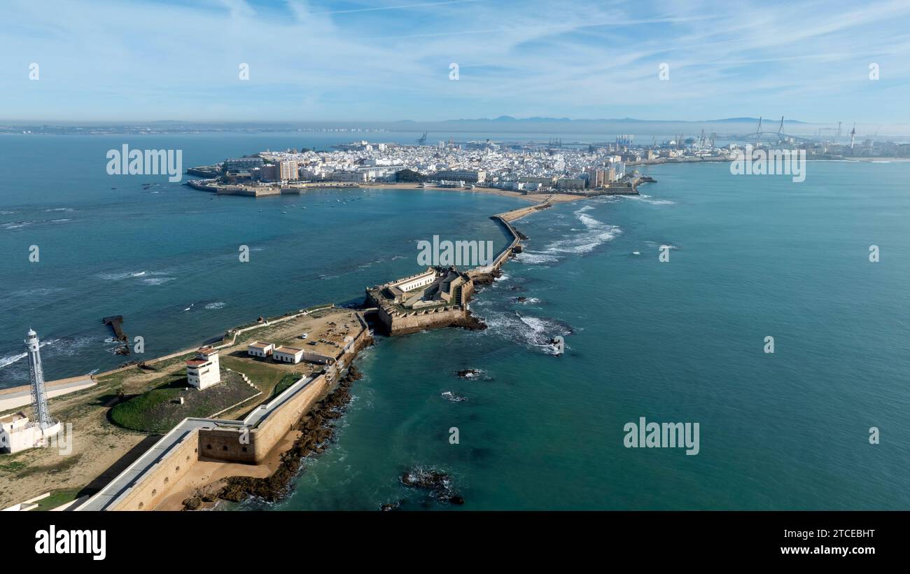 Luftaufnahme der Burg San Sebastian in der Stadt Cadiz, Spanien. Stockfoto