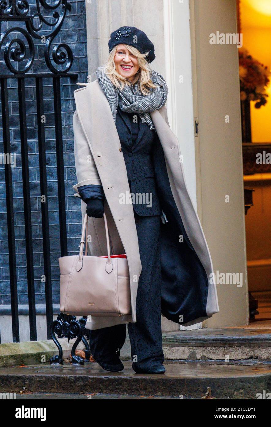 London, Großbritannien. Dezember 2023. Esther McVey, Minister ohne Portfolio, in der Downing Street zu einer Kabinettssitzung. Quelle: Mark Thomas/Alamy Live News Stockfoto