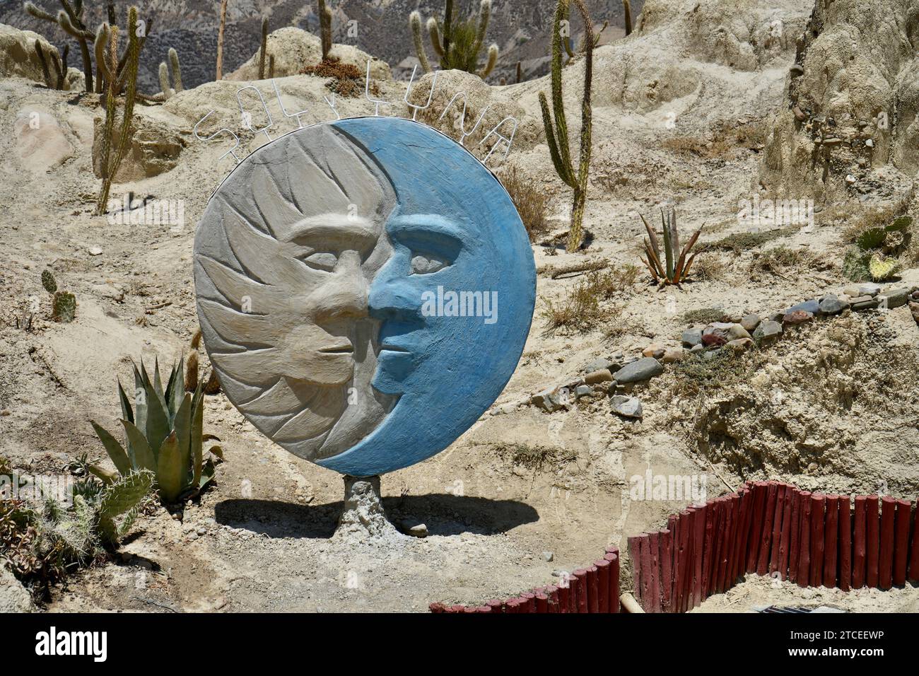 Mond und Sonne Schild im Valle de la Luna oder Killa Qhichwa (Mondtal). La Paz, Bolivien, 10. Oktober 2023. Stockfoto